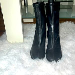 Black leather heeled boots size US9